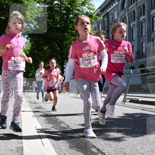14.06.2026 - REWE Women's Run J. Mangold http://msf.ph/oto/9766557 14.06.2026 11:38:00 Ziel 139, 146, 153, 190, 212, 216, 221, 238, 246, 261, 280, 283, 300, 303, 304, 306, 327, 333 meine-sportfotos.de