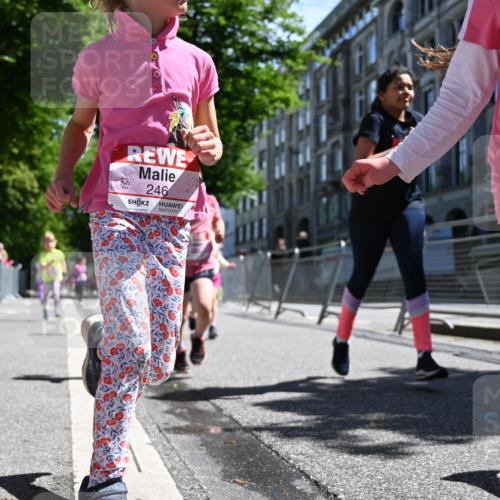 14.06.2026 - REWE Women's Run J. Mangold http://msf.ph/oto/9766560 14.06.2026 11:38:01 Ziel 139, 146, 153, 190, 212, 216, 221, 238, 246, 261, 283, 300, 303, 304, 306, 327, 333 meine-sportfotos.de