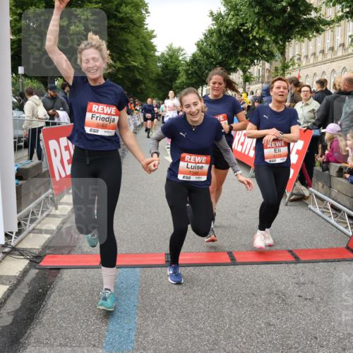 14.06.2026 - REWE Women's Run Strokosch-Dieckow http://msf.ph/oto/9766562 14.06.2026 11:01:29 Ziel 5029, 5062, 5115, 5262, 5315, 5326, 5351, 5421, 5648, 5690, 5748, 5824, 5864, 5880 meine-sportfotos.de