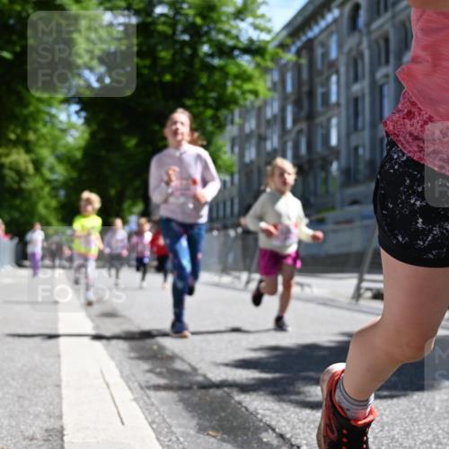 14.06.2026 - REWE Women's Run J. Mangold http://msf.ph/oto/9766574 14.06.2026 11:38:02 Ziel 139, 146, 153, 190, 212, 216, 221, 246, 261, 274, 283, 300, 303, 304, 306, 317, 327, 333 meine-sportfotos.de