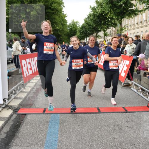14.06.2026 - REWE Women's Run Strokosch-Dieckow http://msf.ph/oto/9766577 14.06.2026 11:01:29 Ziel 5029, 5062, 5115, 5262, 5315, 5326, 5351, 5421, 5648, 5690, 5748, 5824, 5864, 5880 meine-sportfotos.de