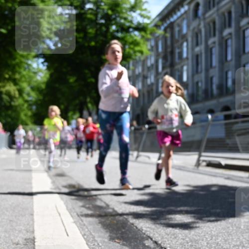 14.06.2026 - REWE Women's Run J. Mangold http://msf.ph/oto/9766578 14.06.2026 11:38:02 Ziel 139, 146, 153, 190, 212, 216, 221, 246, 261, 274, 283, 300, 303, 304, 306, 317, 327, 333 meine-sportfotos.de