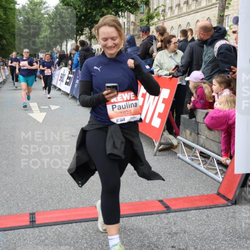 14.06.2026 - REWE Women's Run Strokosch-Dieckow http://msf.ph/oto/9766584 14.06.2026 11:01:25 Ziel 5062, 5115, 5262, 5315, 5326, 5419, 5421, 5748, 5824, 5864, 5880, 5948, 5952, 6025 meine-sportfotos.de
