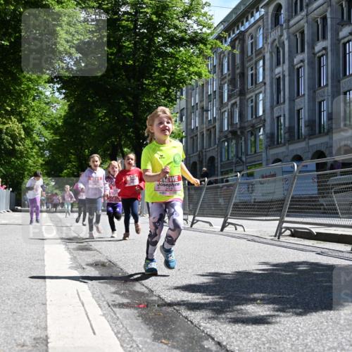 14.06.2026 - REWE Women's Run J. Mangold http://msf.ph/oto/9766596 14.06.2026 11:38:04 Ziel 139, 146, 153, 190, 199, 212, 216, 246, 261, 274, 279, 283, 297, 300, 317, 327, 333 meine-sportfotos.de