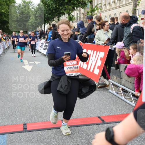14.06.2026 - REWE Women's Run Strokosch-Dieckow http://msf.ph/oto/9766600 14.06.2026 11:01:25 Ziel 5062, 5115, 5262, 5315, 5326, 5419, 5421, 5748, 5824, 5864, 5880, 5948, 5952, 6025 meine-sportfotos.de