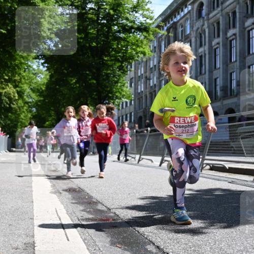 14.06.2026 - REWE Women's Run J. Mangold http://msf.ph/oto/9766602 14.06.2026 11:38:05 Ziel 139, 199, 212, 216, 261, 274, 279, 283, 297, 300, 317, 327, 333 meine-sportfotos.de