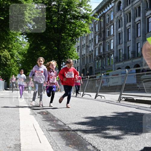 14.06.2026 - REWE Women's Run J. Mangold http://msf.ph/oto/9766607 14.06.2026 11:38:05 Ziel 139, 199, 212, 216, 261, 274, 279, 283, 297, 300, 317, 327, 333 meine-sportfotos.de