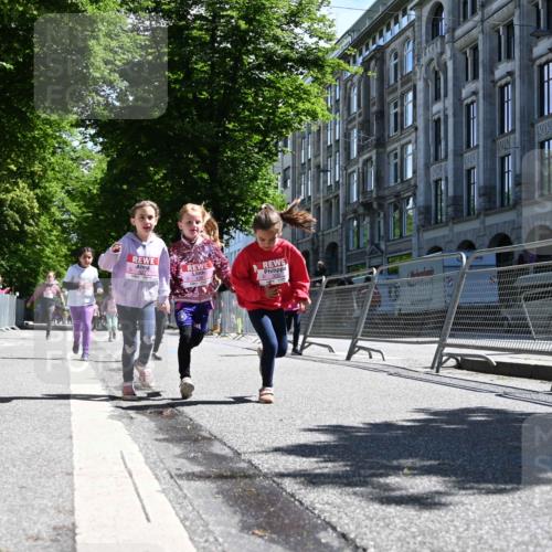 14.06.2026 - REWE Women's Run J. Mangold http://msf.ph/oto/9766611 14.06.2026 11:38:05 Ziel 139, 199, 212, 216, 261, 274, 279, 283, 297, 300, 317, 327, 333 meine-sportfotos.de
