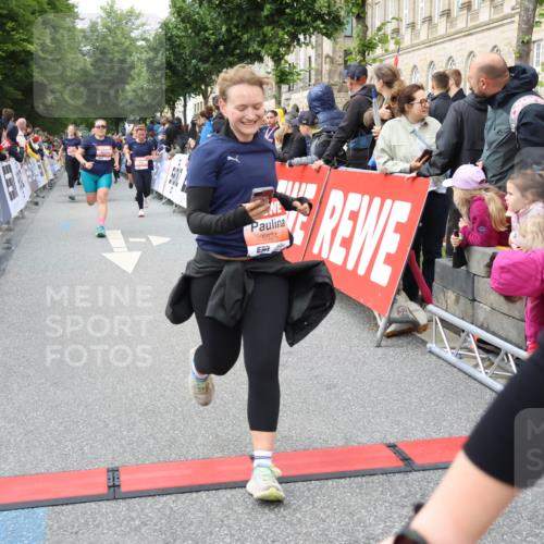 14.06.2026 - REWE Women's Run Strokosch-Dieckow http://msf.ph/oto/9766614 14.06.2026 11:01:25 Ziel 5062, 5115, 5262, 5315, 5326, 5419, 5421, 5748, 5824, 5864, 5880, 5948, 5952, 6025 meine-sportfotos.de