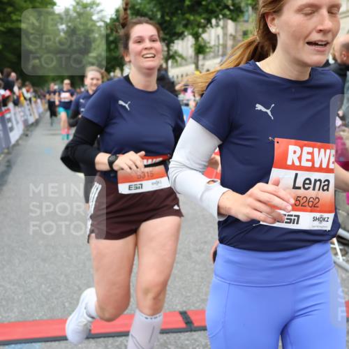 14.06.2026 - REWE Women's Run Strokosch-Dieckow http://msf.ph/oto/9766620 14.06.2026 11:01:24 Ziel 5262, 5315, 5326, 5419, 5421, 5603, 5824, 5864, 5948, 5952, 6025 meine-sportfotos.de