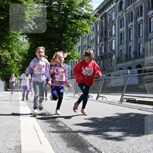 14.06.2026 - REWE Women's Run J. Mangold http://msf.ph/oto/9766622 14.06.2026 11:38:06 Ziel 139, 199, 212, 216, 240, 261, 274, 279, 297, 300, 317, 327 meine-sportfotos.de