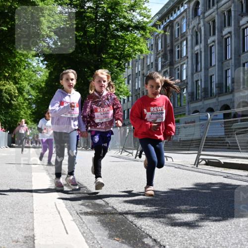 14.06.2026 - REWE Women's Run J. Mangold http://msf.ph/oto/9766626 14.06.2026 11:38:06 Ziel 139, 199, 212, 216, 240, 261, 274, 279, 297, 300, 317, 327 meine-sportfotos.de