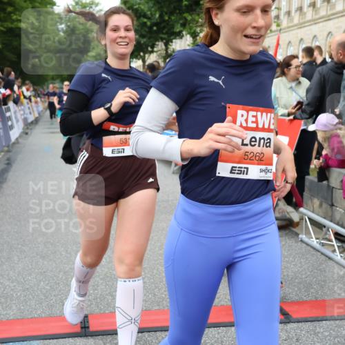 14.06.2026 - REWE Women's Run Strokosch-Dieckow http://msf.ph/oto/9766630 14.06.2026 11:01:24 Ziel 5262, 5315, 5326, 5419, 5421, 5603, 5824, 5864, 5948, 5952, 6025 meine-sportfotos.de