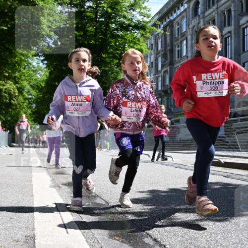 14.06.2026 - REWE Women's Run J. Mangold http://msf.ph/oto/9766632 14.06.2026 11:38:06 Ziel 139, 199, 212, 216, 240, 261, 274, 279, 297, 300, 317, 327 meine-sportfotos.de