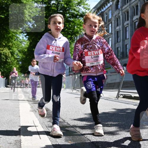 14.06.2026 - REWE Women's Run J. Mangold http://msf.ph/oto/9766635 14.06.2026 11:38:07 Ziel 139, 199, 212, 216, 240, 274, 279, 297, 300, 317, 327, 353 meine-sportfotos.de
