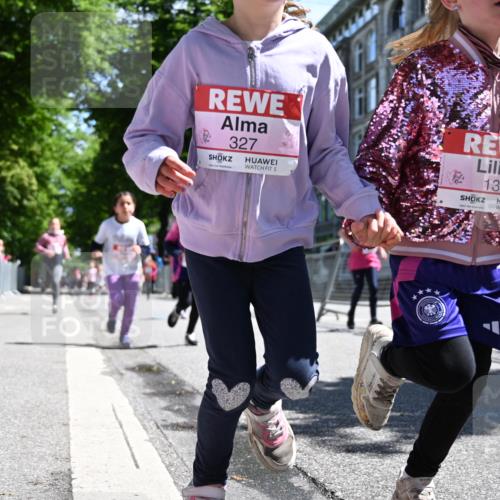 14.06.2026 - REWE Women's Run J. Mangold http://msf.ph/oto/9766640 14.06.2026 11:38:07 Ziel 139, 199, 212, 216, 240, 274, 279, 297, 300, 317, 327, 353 meine-sportfotos.de