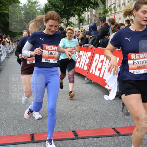 14.06.2026 - REWE Women's Run Strokosch-Dieckow http://msf.ph/oto/9766645 14.06.2026 11:01:23 Ziel 5262, 5315, 5326, 5419, 5421, 5603, 5771, 5824, 5864, 5948, 5952, 6025 meine-sportfotos.de