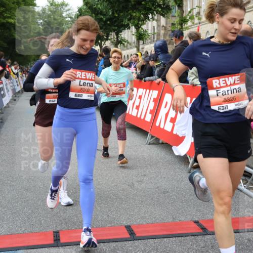 14.06.2026 - REWE Women's Run Strokosch-Dieckow http://msf.ph/oto/9766651 14.06.2026 11:01:23 Ziel 5262, 5315, 5326, 5419, 5421, 5603, 5771, 5824, 5864, 5948, 5952, 6025 meine-sportfotos.de