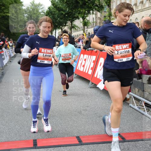 14.06.2026 - REWE Women's Run Strokosch-Dieckow http://msf.ph/oto/9766665 14.06.2026 11:01:23 Ziel 5262, 5315, 5326, 5419, 5421, 5603, 5771, 5824, 5864, 5948, 5952, 6025 meine-sportfotos.de