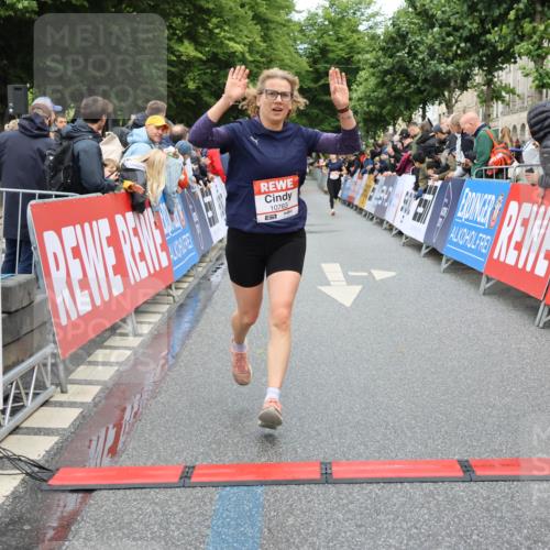 14.06.2026 - REWE Women's Run Strokosch-Dieckow http://msf.ph/oto/9766666 14.06.2026 09:52:01 Ziel 10763, 11218, 11388 meine-sportfotos.de