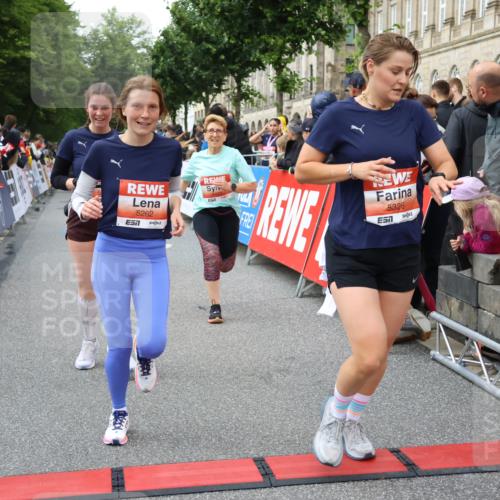 14.06.2026 - REWE Women's Run Strokosch-Dieckow http://msf.ph/oto/9766674 14.06.2026 11:01:23 Ziel 5262, 5315, 5326, 5419, 5421, 5603, 5771, 5824, 5864, 5948, 5952, 6025 meine-sportfotos.de