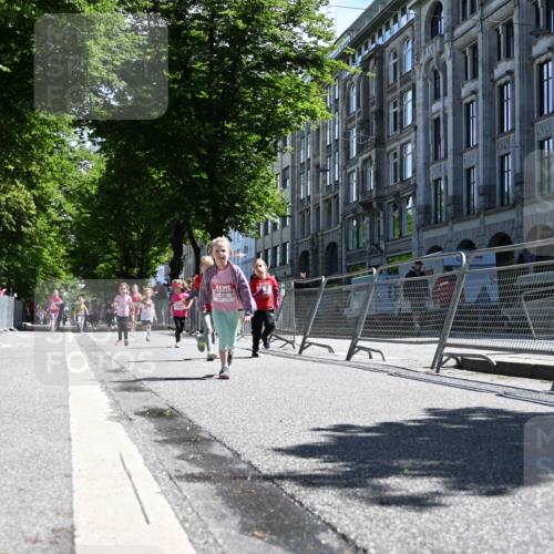 14.06.2026 - REWE Women's Run J. Mangold http://msf.ph/oto/9766678 14.06.2026 11:38:11 Ziel 150, 186, 197, 199, 210, 240, 274, 279, 297, 317, 347, 353, 371 meine-sportfotos.de