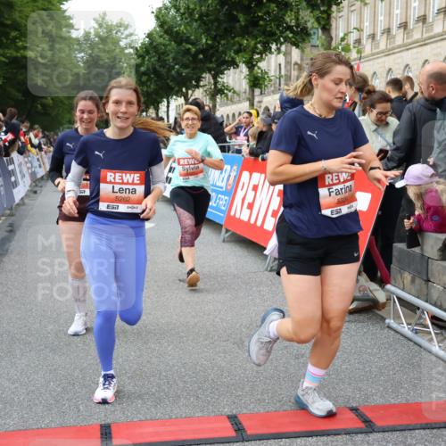 14.06.2026 - REWE Women's Run Strokosch-Dieckow http://msf.ph/oto/9766680 14.06.2026 11:01:23 Ziel 5262, 5315, 5326, 5419, 5421, 5603, 5771, 5824, 5864, 5948, 5952, 6025 meine-sportfotos.de