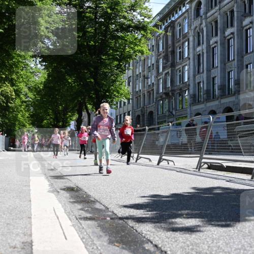 14.06.2026 - REWE Women's Run J. Mangold http://msf.ph/oto/9766682 14.06.2026 11:38:11 Ziel 150, 186, 197, 199, 210, 240, 274, 279, 297, 317, 347, 353, 371 meine-sportfotos.de