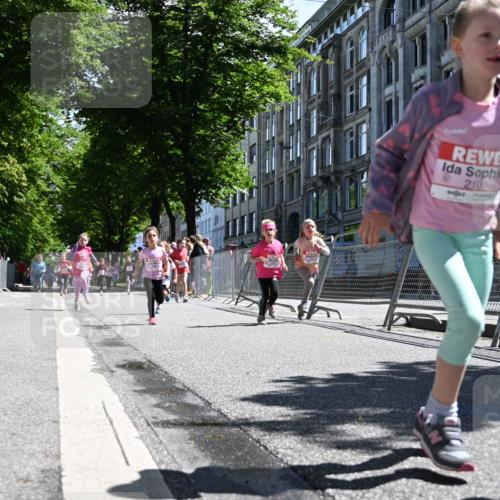 14.06.2026 - REWE Women's Run J. Mangold http://msf.ph/oto/9766714 14.06.2026 11:38:14 Ziel 150, 186, 195, 197, 210, 240, 297, 332, 347, 353, 371 meine-sportfotos.de