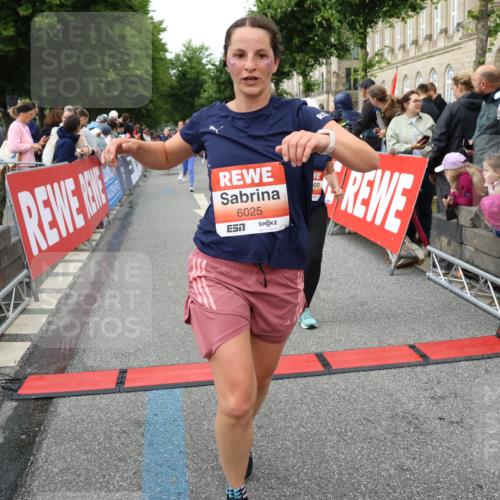14.06.2026 - REWE Women's Run Strokosch-Dieckow http://msf.ph/oto/9766718 14.06.2026 11:01:20 Ziel 5041, 5087, 5262, 5270, 5315, 5326, 5419, 5421, 5455, 5603, 5771, 5948, 5952, 6025 meine-sportfotos.de