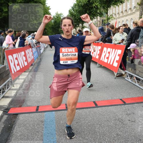 14.06.2026 - REWE Women's Run Strokosch-Dieckow http://msf.ph/oto/9766733 14.06.2026 11:01:19 Ziel 5041, 5087, 5262, 5270, 5315, 5326, 5419, 5455, 5481, 5507, 5603, 5771, 5874, 5948, 5952, 6025 meine-sportfotos.de