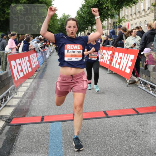 14.06.2026 - REWE Women's Run Strokosch-Dieckow http://msf.ph/oto/9766738 14.06.2026 11:01:19 Ziel 5041, 5087, 5262, 5270, 5315, 5326, 5419, 5455, 5481, 5507, 5603, 5771, 5874, 5948, 5952, 6025 meine-sportfotos.de