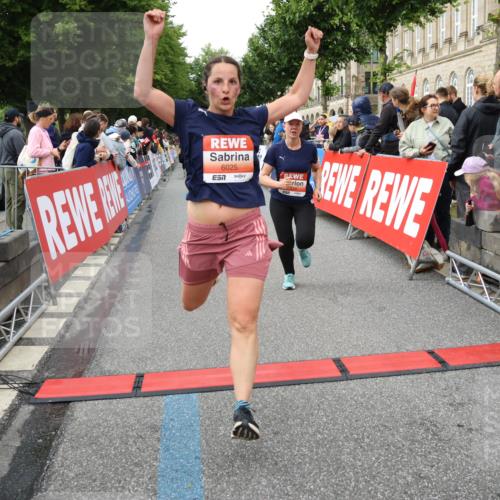 14.06.2026 - REWE Women's Run Strokosch-Dieckow http://msf.ph/oto/9766745 14.06.2026 11:01:19 Ziel 5041, 5087, 5262, 5270, 5315, 5326, 5419, 5455, 5481, 5507, 5603, 5771, 5874, 5948, 5952, 6025 meine-sportfotos.de