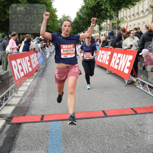 14.06.2026 - REWE Women's Run Strokosch-Dieckow http://msf.ph/oto/9766754 14.06.2026 11:01:19 Ziel 5041, 5087, 5262, 5270, 5315, 5326, 5419, 5455, 5481, 5507, 5603, 5771, 5874, 5948, 5952, 6025 meine-sportfotos.de