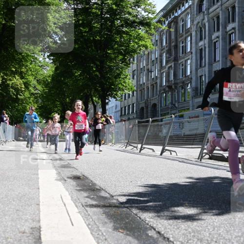 14.06.2026 - REWE Women's Run J. Mangold http://msf.ph/oto/9766790 14.06.2026 11:38:20 Ziel 134, 161, 186, 195, 197, 242, 332, 347, 349, 360, 371 meine-sportfotos.de