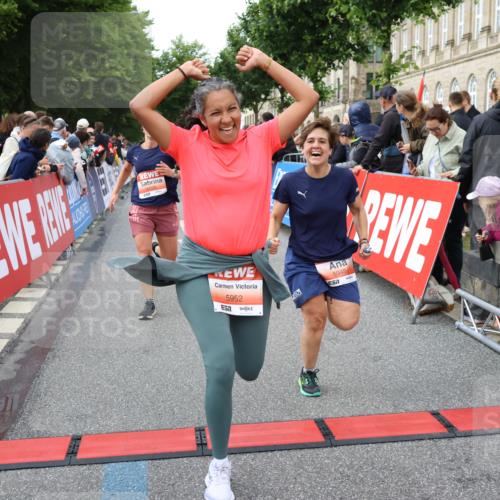 14.06.2026 - REWE Women's Run Strokosch-Dieckow http://msf.ph/oto/9766794 14.06.2026 11:01:18 Ziel 5041, 5087, 5270, 5419, 5455, 5481, 5507, 5599, 5603, 5672, 5771, 5874, 5948, 5952, 6025 meine-sportfotos.de
