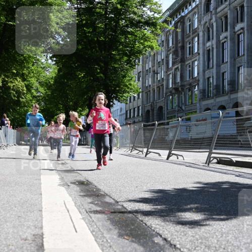 14.06.2026 - REWE Women's Run J. Mangold http://msf.ph/oto/9766798 14.06.2026 11:38:20 Ziel 134, 161, 186, 195, 197, 242, 332, 347, 349, 360, 371 meine-sportfotos.de