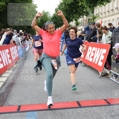 14.06.2026 - REWE Women's Run Strokosch-Dieckow http://msf.ph/oto/9766812 14.06.2026 11:01:18 Ziel 5041, 5087, 5270, 5419, 5455, 5481, 5507, 5599, 5603, 5672, 5771, 5874, 5948, 5952, 6025 meine-sportfotos.de