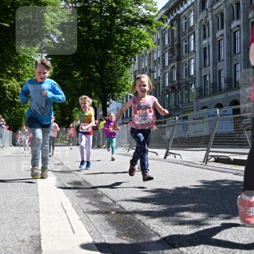 14.06.2026 - REWE Women's Run J. Mangold http://msf.ph/oto/9766817 14.06.2026 11:38:22 Ziel 109, 134, 143, 144, 161, 191, 195, 217, 242, 332, 349, 360 meine-sportfotos.de