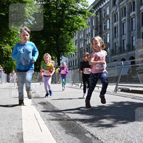 14.06.2026 - REWE Women's Run J. Mangold http://msf.ph/oto/9766819 14.06.2026 11:38:22 Ziel 109, 134, 143, 144, 161, 191, 195, 217, 242, 332, 349, 360 meine-sportfotos.de