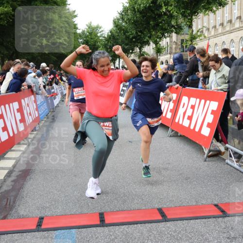 14.06.2026 - REWE Women's Run Strokosch-Dieckow http://msf.ph/oto/9766822 14.06.2026 11:01:18 Ziel 5041, 5087, 5270, 5419, 5455, 5481, 5507, 5599, 5603, 5672, 5771, 5874, 5948, 5952, 6025 meine-sportfotos.de
