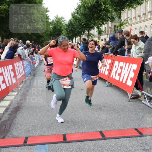 14.06.2026 - REWE Women's Run Strokosch-Dieckow http://msf.ph/oto/9766831 14.06.2026 11:01:18 Ziel 5041, 5087, 5270, 5419, 5455, 5481, 5507, 5599, 5603, 5672, 5771, 5874, 5948, 5952, 6025 meine-sportfotos.de