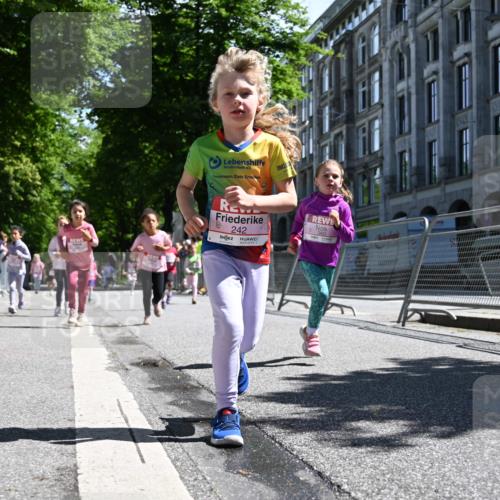 14.06.2026 - REWE Women's Run J. Mangold http://msf.ph/oto/9766833 14.06.2026 11:38:24 Ziel 109, 134, 143, 144, 161, 191, 213, 217, 219, 242, 308, 338, 349, 360 meine-sportfotos.de