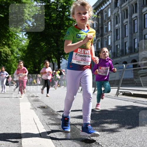 14.06.2026 - REWE Women's Run J. Mangold http://msf.ph/oto/9766835 14.06.2026 11:38:25 Ziel 109, 134, 143, 144, 161, 191, 213, 217, 219, 242, 308, 338, 349, 360 meine-sportfotos.de