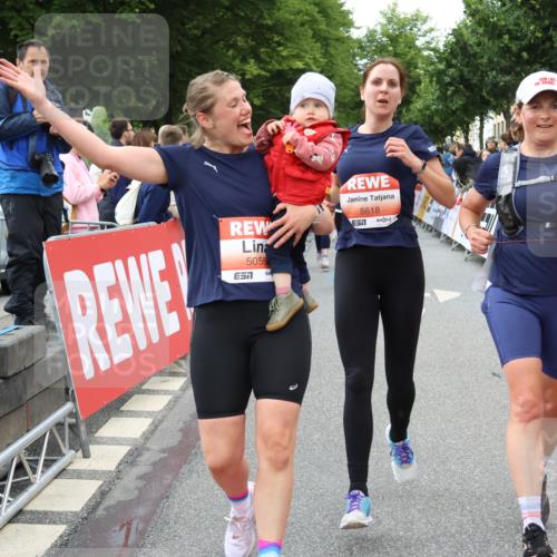 14.06.2026 - REWE Women's Run Strokosch-Dieckow http://msf.ph/oto/9766839 14.06.2026 11:01:07 Ziel 5025, 5055, 5146, 5307, 5364, 5481, 5507, 5532, 5599, 5618, 5672, 5767, 5874, 5941 meine-sportfotos.de