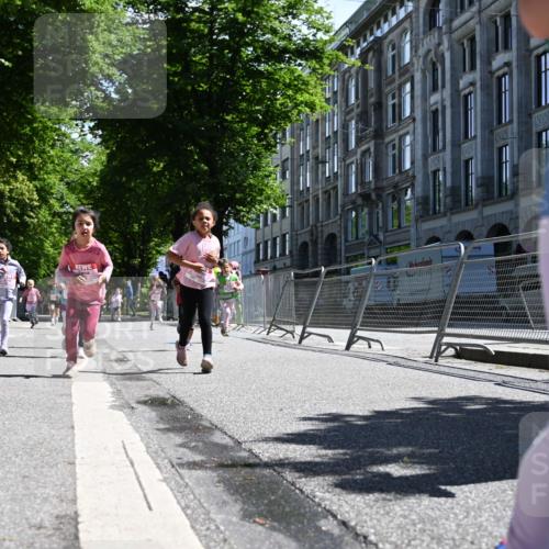 14.06.2026 - REWE Women's Run J. Mangold http://msf.ph/oto/9766841 14.06.2026 11:38:25 Ziel 109, 134, 143, 144, 161, 191, 213, 217, 219, 242, 308, 338, 349, 360 meine-sportfotos.de