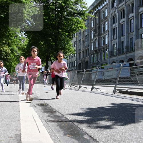 14.06.2026 - REWE Women's Run J. Mangold http://msf.ph/oto/9766845 14.06.2026 11:38:26 Ziel 109, 134, 143, 144, 191, 213, 217, 219, 242, 308, 338, 349, 360 meine-sportfotos.de