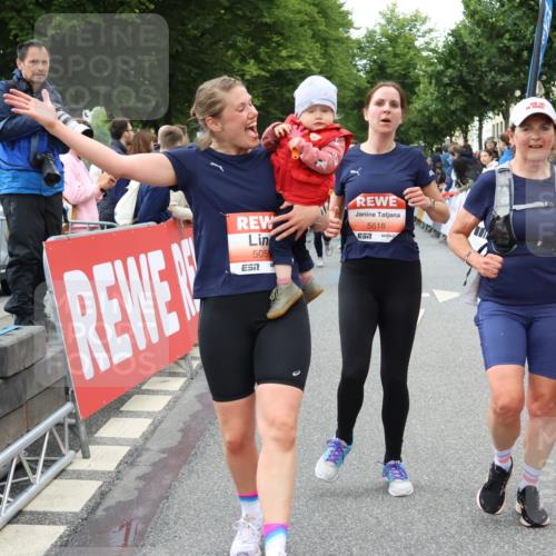 14.06.2026 - REWE Women's Run Strokosch-Dieckow http://msf.ph/oto/9766853 14.06.2026 11:01:07 Ziel 5025, 5055, 5146, 5307, 5364, 5481, 5507, 5532, 5599, 5618, 5672, 5767, 5874, 5941 meine-sportfotos.de