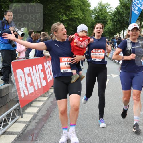 14.06.2026 - REWE Women's Run Strokosch-Dieckow http://msf.ph/oto/9766869 14.06.2026 11:01:07 Ziel 5025, 5055, 5146, 5307, 5364, 5481, 5507, 5532, 5599, 5618, 5672, 5767, 5874, 5941 meine-sportfotos.de