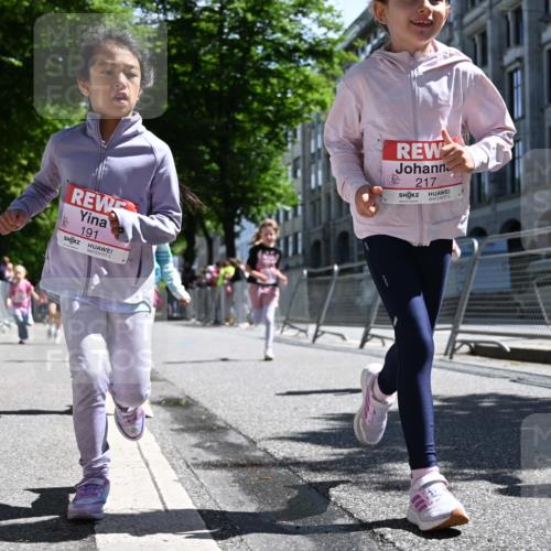 14.06.2026 - REWE Women's Run J. Mangold http://msf.ph/oto/9766873 14.06.2026 11:38:28 Ziel 109, 134, 143, 144, 191, 213, 217, 219, 229, 230, 231, 242, 308, 338, 360 meine-sportfotos.de